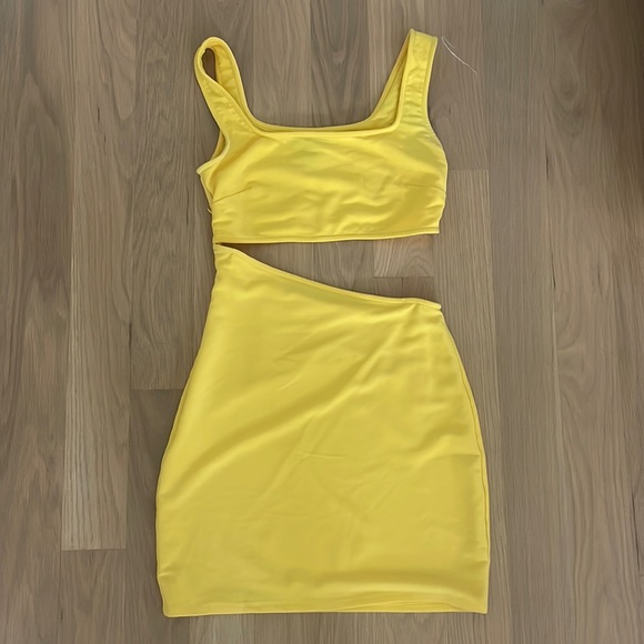 h:ours yellow Tarantino Dress - Picture 4 of 5